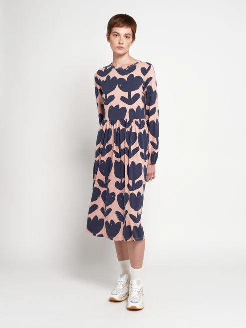 Robe à fleurs rétro