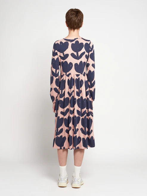 Robe à fleurs rétro