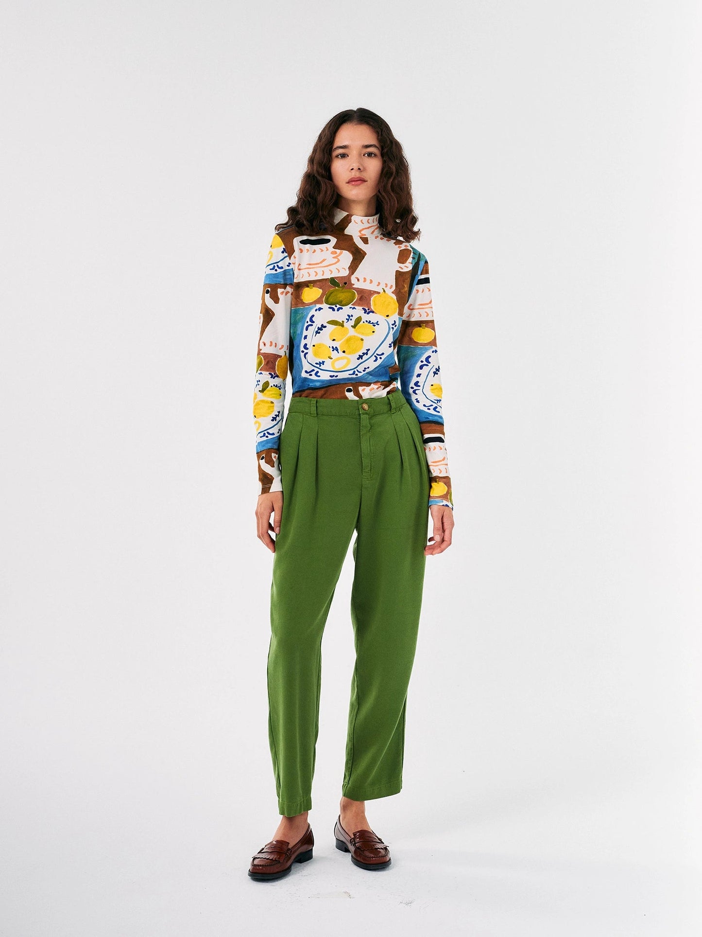 Pantalon carotte à plis