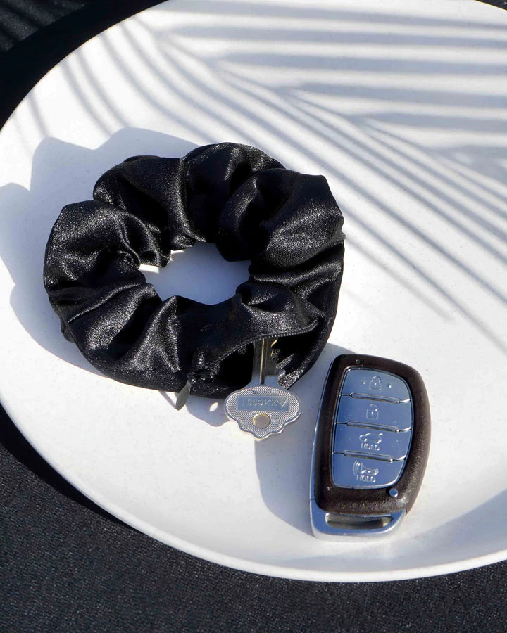 Chouchou noir satiné avec zip