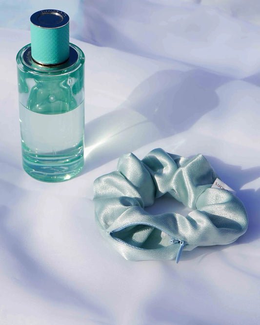 Chouchou bleu ciel satiné avec zip