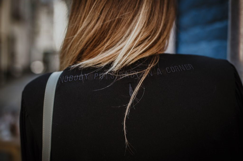 Robe noire 'Nobody puts baby in a corner'