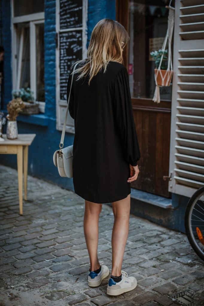 Robe noire 'Nobody puts baby in a corner'