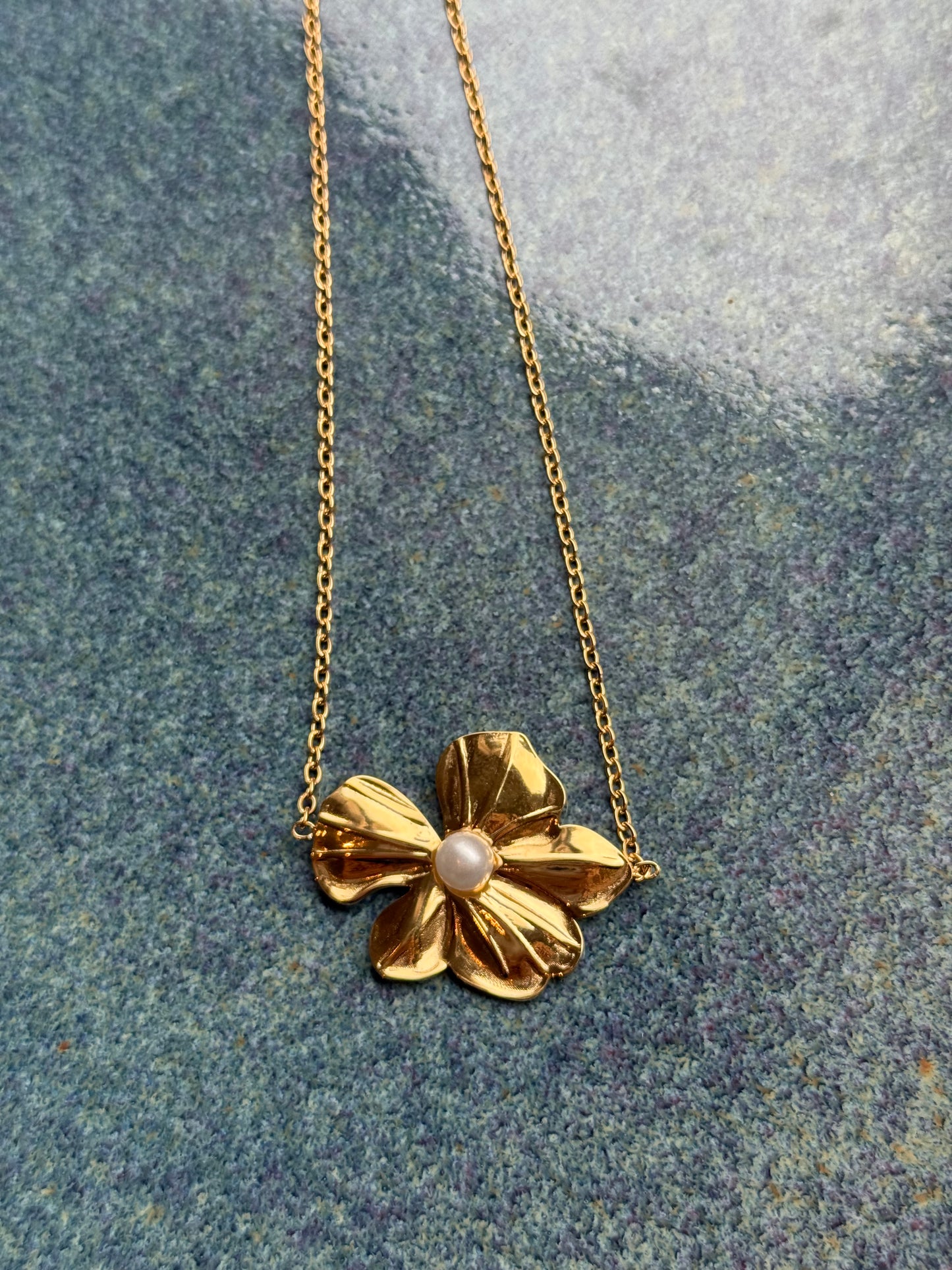 Collier fleur perle
