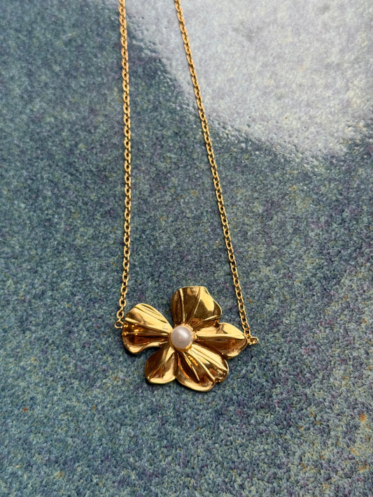 Collier fleur perle