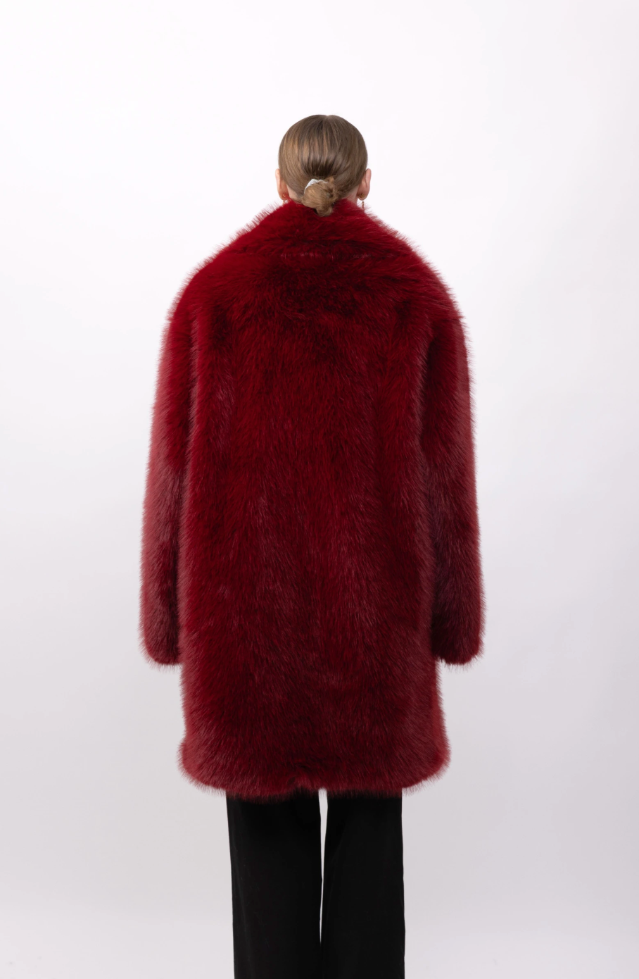 Manteau mi-long en fausse fourrure