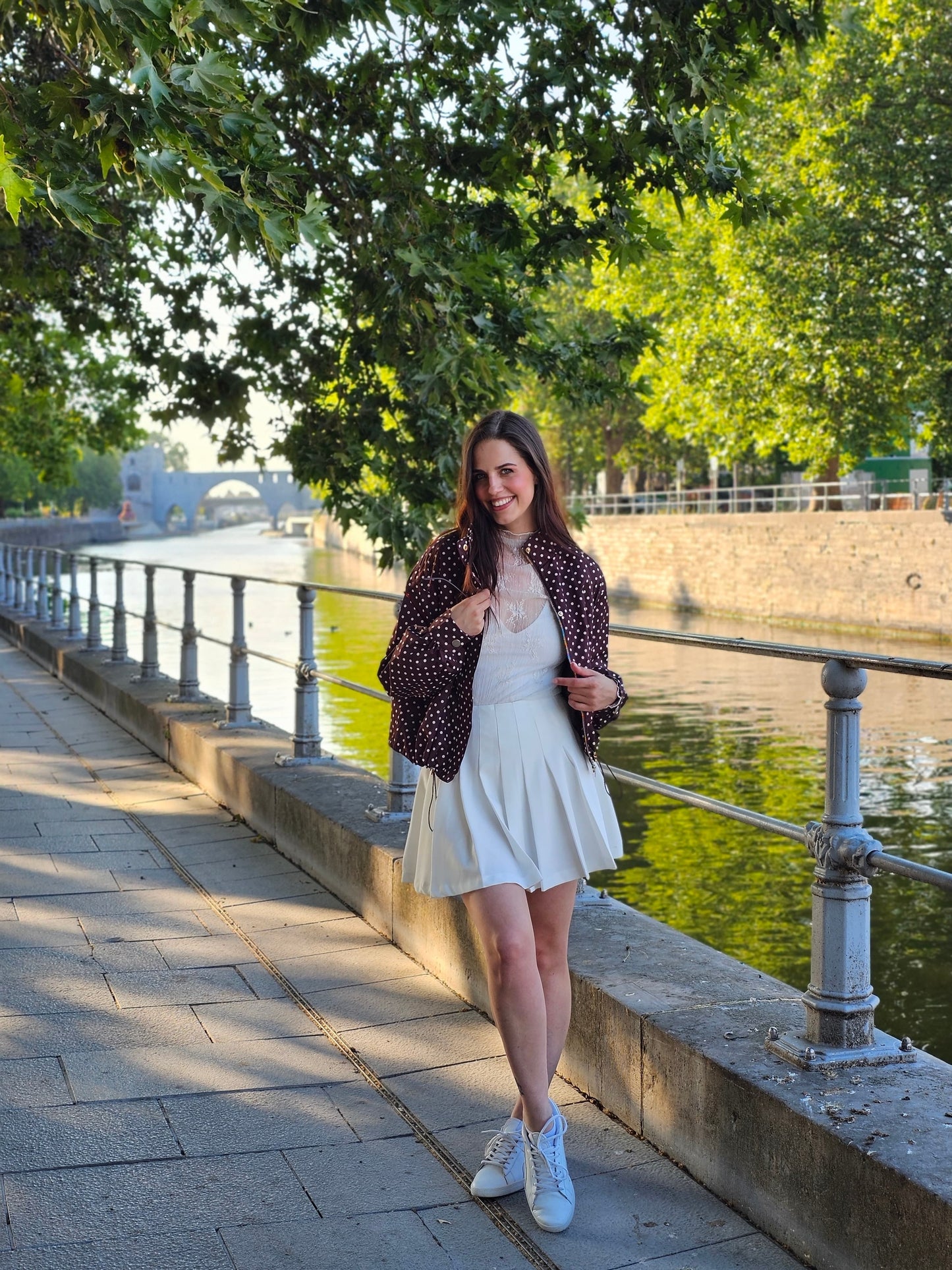 Blouson court à pois