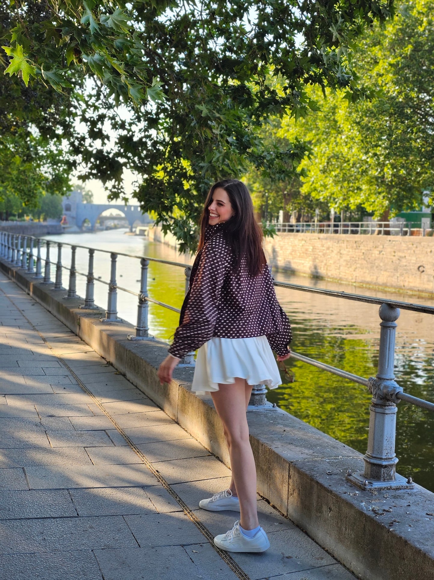 Blouson court à pois