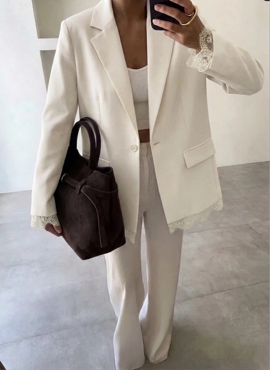 Blazer à fintions dentelle