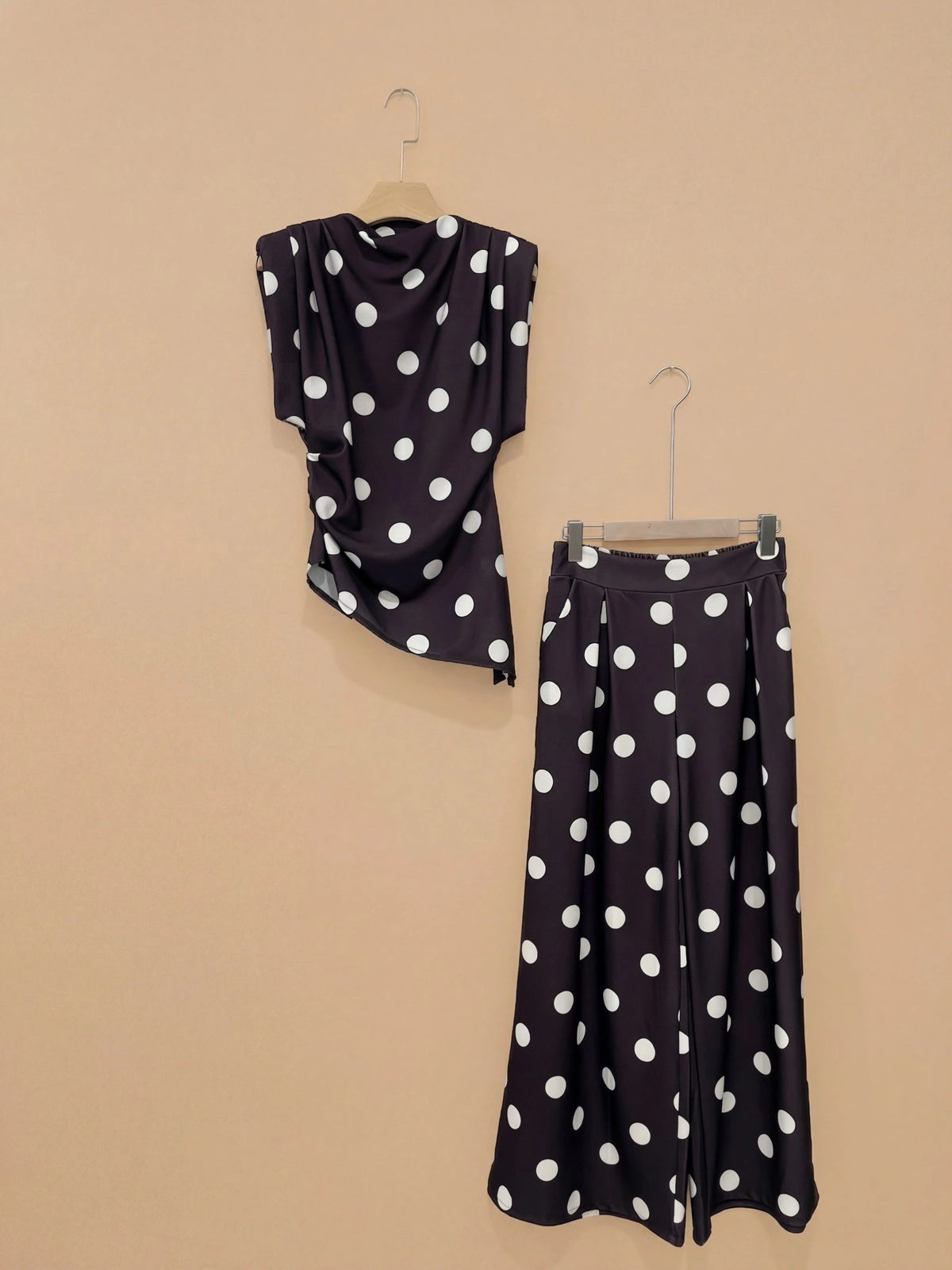 Ensemble brun à pois