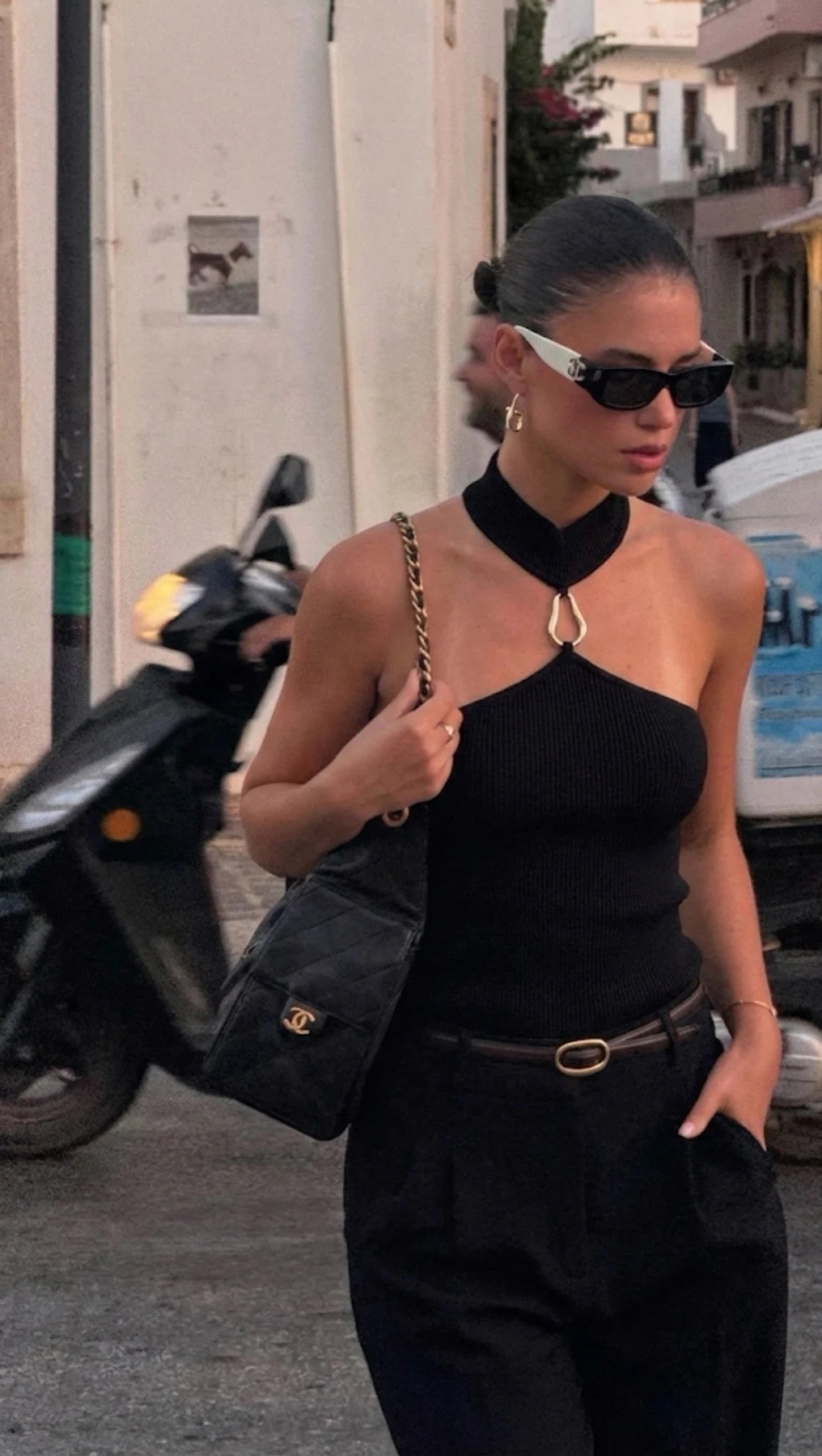 Reste 1 ! Top en maille côtelé à col halter et boucle en or